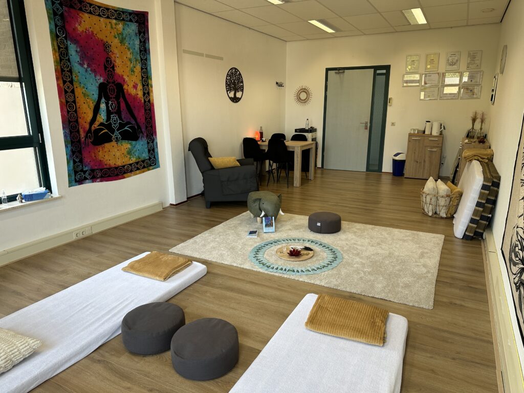 vescha coaching, kundalini roermond. kundalini herkenboch, kundalini Limburg, kundalini roerdalen, meditatieworkshop, meditatie avond, hypnose sessie, kundalini activatie hypnose, coaching, roermond, herkenbosch limburg, hulp bij, goede coach, fijne coach, begripvolle coach, workshops, mediteren, helende reis, magische reis. cacao-ceremonie, cacaoceremonie, blauwe lotus thee